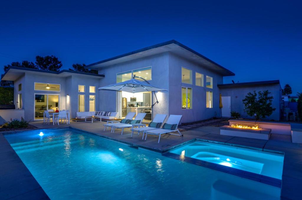 Modern Distinction in South Palm Springs Main image 1